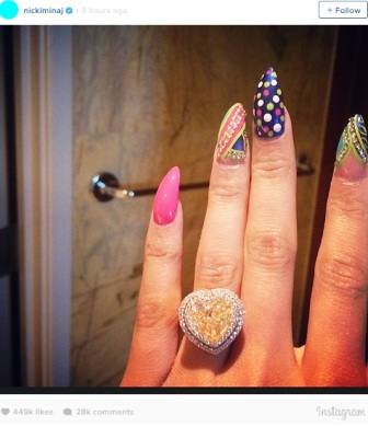 Tunangan, Nicki Minaj Pamer Cincin Seharga Rp6,43 Miliar